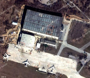 З’явилися супутникові фото наслідків удару безпілотників по авіазаводу в Таганрозі