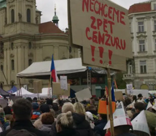 У Чехії тисячі людей протестують через реформу суспільного ТБ: чого вимагають