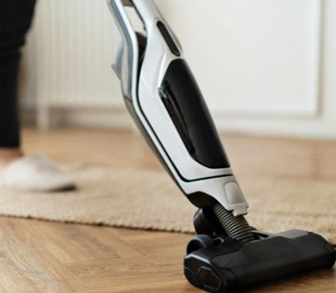 Не робіть цього: 4 табу при зарядці пилососа, що знищують акумулятор