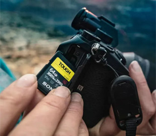 Sony тимчасово призупинила випуск карт пам’яті CFexpress і SD