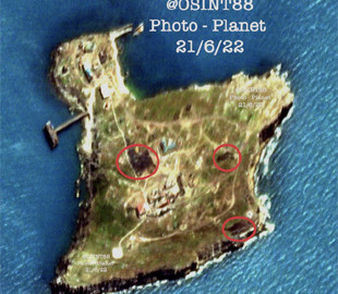 Аналитики показали последствия удара ВСУ по оккупантам на острове Змеиный (фото)