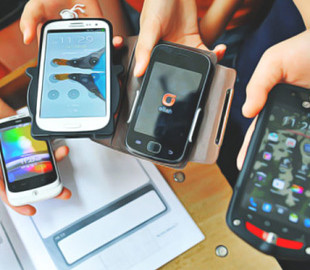В Англії радять заборонити мобільні телефони у школах