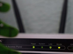 У який бік мають бути спрямовані антени у Wi-Fi роутера