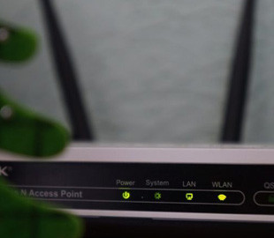 У який бік мають бути спрямовані антени у Wi-Fi роутера