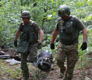 Небезпечна знахідка під Києвом: вибухотехніки знешкодили два дрони після нічної атаки