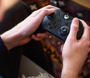 Microsoft может выпустить Xbox без дисковода в мае 2019 года