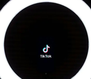 Сотні працівників в обмін на ШІ: TikTok скорочує штат