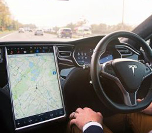 Обновлённый автопилот Tesla впервые протестировали на сложных трассах