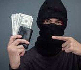 Онлайн-робота та фейкові SMS: як шахраї обдурили жителів Сумщини