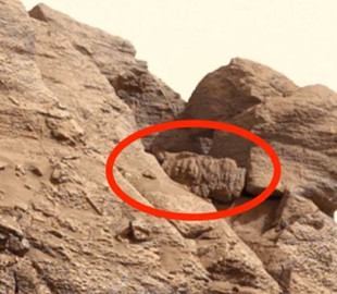 Мисливець за інопланетянами виявив на Марсі "статую позаземної істоти"
