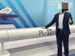 Може паралізувати бойову авіацію США: що відомо про китайську ракету PL-17