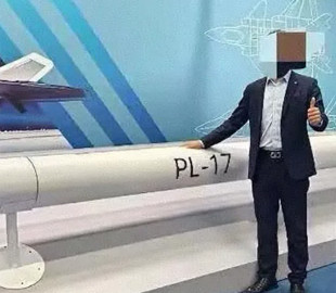 Може паралізувати бойову авіацію США: що відомо про китайську ракету PL-17