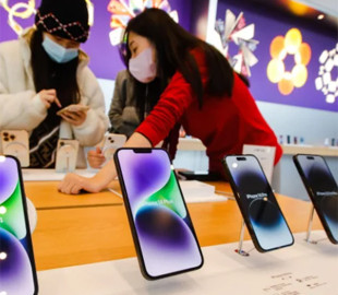 Продажі iPhone в Китаї знизилися на 24% за перші шість тижнів 2024 року