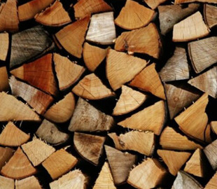 Жінка хотіла купити дрова, натомість втратила 4 тисячі гривень