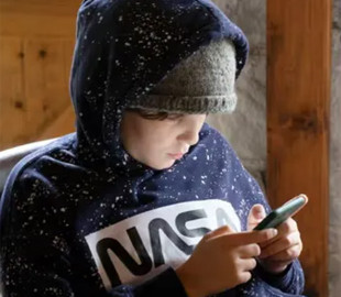 Данія забороняє мобільні телефони у школах