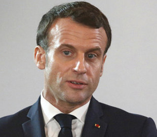 Макрон сменил телефон после скандала с возможной незаконной слежкой