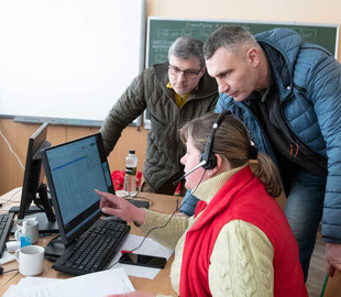 Кличко показал работу гуманитарного штаба Киева