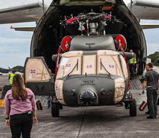 Український Ан-124 “Руслан” доставив 5 вертольотів Black Hawk до Філіппін