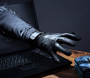 Інтернет-шахраї видурили у двох українців понад 60 тисяч гривень