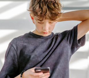 Meta дозволить батькам контролювати спілкування підлітків із ШІ-персонажами