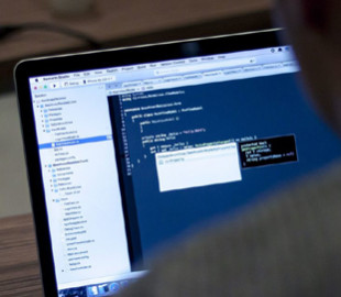 Українець створив гру, для вивчення мови програмування Assembler