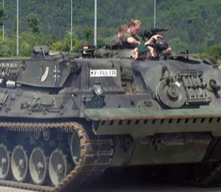 На основі шасі Leopard 1. Німеччина передасть Україні 21 БРЕМ Bergepanzer 2, перероблену у машину розмінування