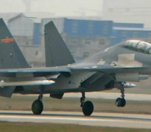 Уперше за сім років китайські J-16 засвітилися із секретною ракетою великої дальності PL-17