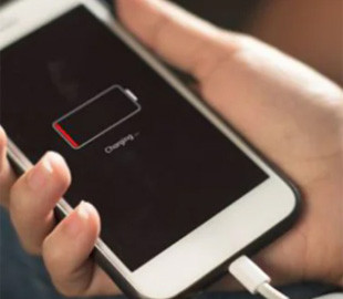 Немає світла, а телефон розряджається: як зберегти заряд на смартфоні