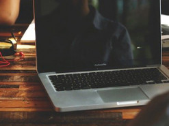 Онлайн-курси та кембриджські підручники. Що можна безкоштовно дивитися та читати на карантині