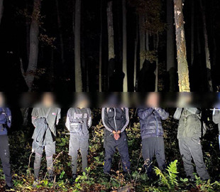 У закарпатському лісі затримали чоловіків-втікачів