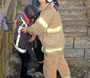 Тонула у Дніпрі: На Київщині рятувальники витягнули з води дівчину