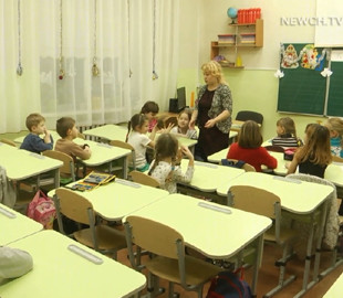 За парти сіли учні однієї чернігівської школи, решта – на дистанційному навчанні