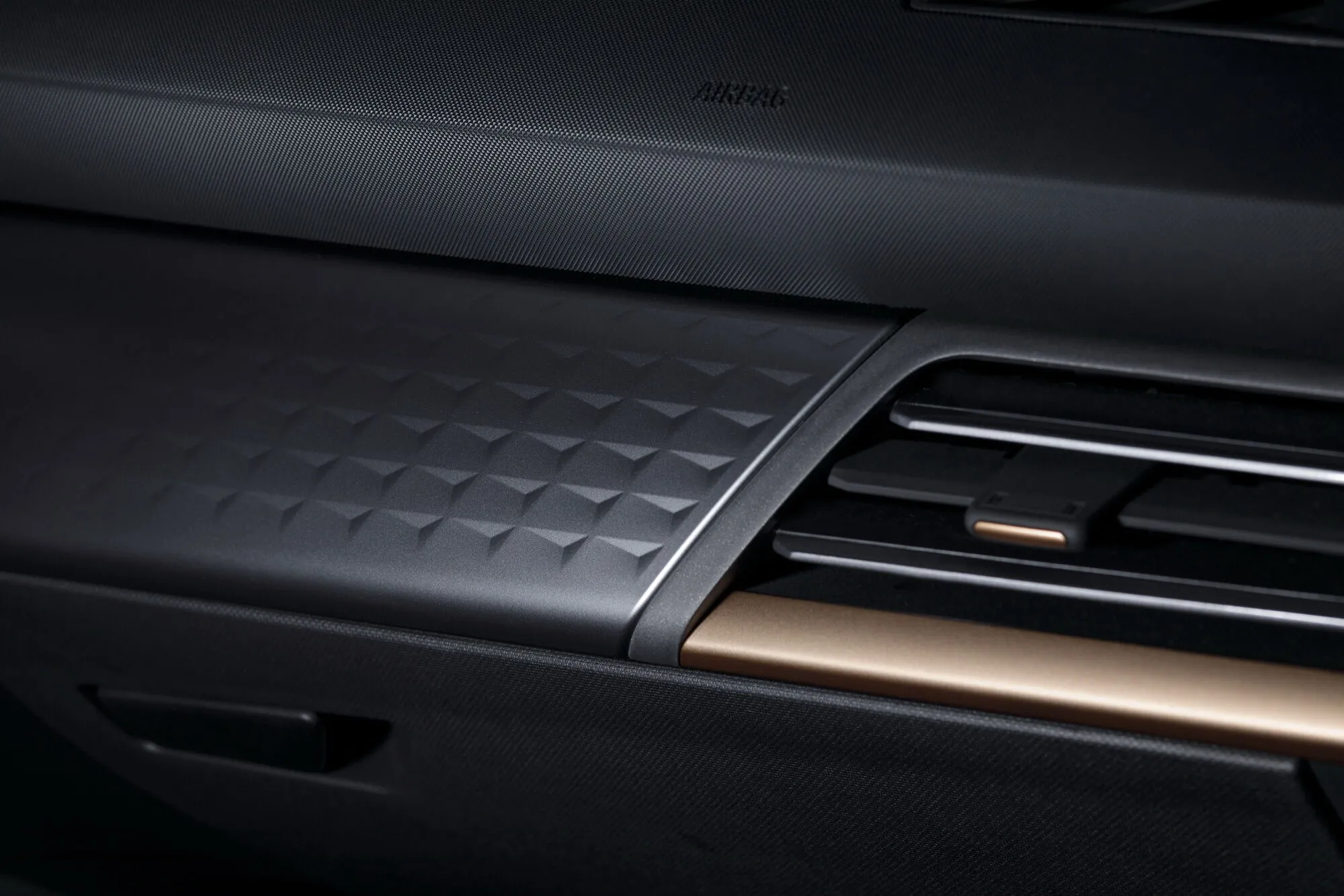 3cupra-4.webp (185 KB)