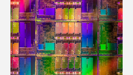 3die-closeup-02-high-res.jpg.rendition.intel.web.1648.927_large.jpg (230 KB)
