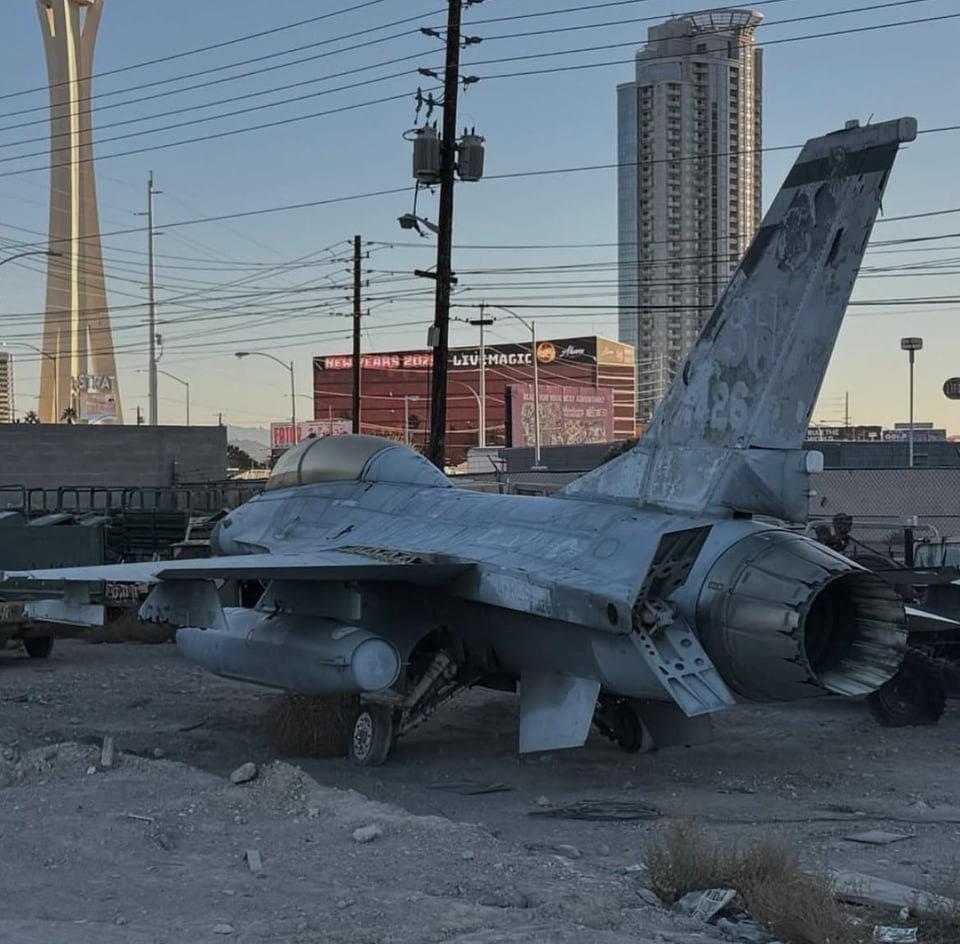 21761472993-8713.jpg (112 KB)