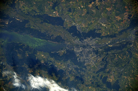 16164984a57e69-kyev-yz-kosmosa-1.jpg (86 KB)