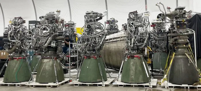 1Starship-Boca-Chica-Raptor-engines-Elon-Musk-1-2X-c-2048x929-1.jpg (58 KB)
