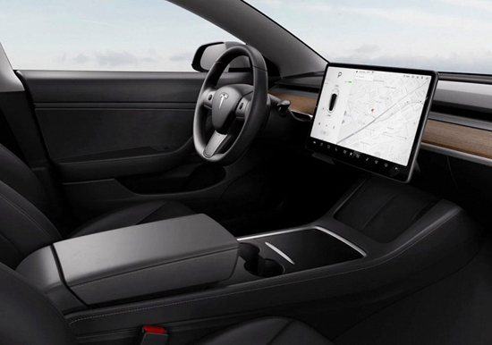 1Tesla-center-console-1_large.jpg (111 KB)