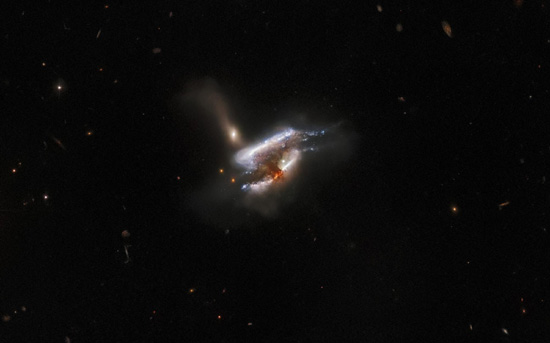 1hubble_ic2431_potw2207a.jpg (40 KB)