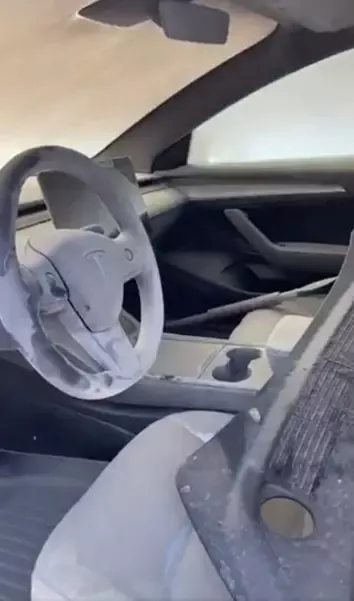31646148861_tesla-podzharila-svoj-salon-v-processe-razmorozki3.webp (11 KB)