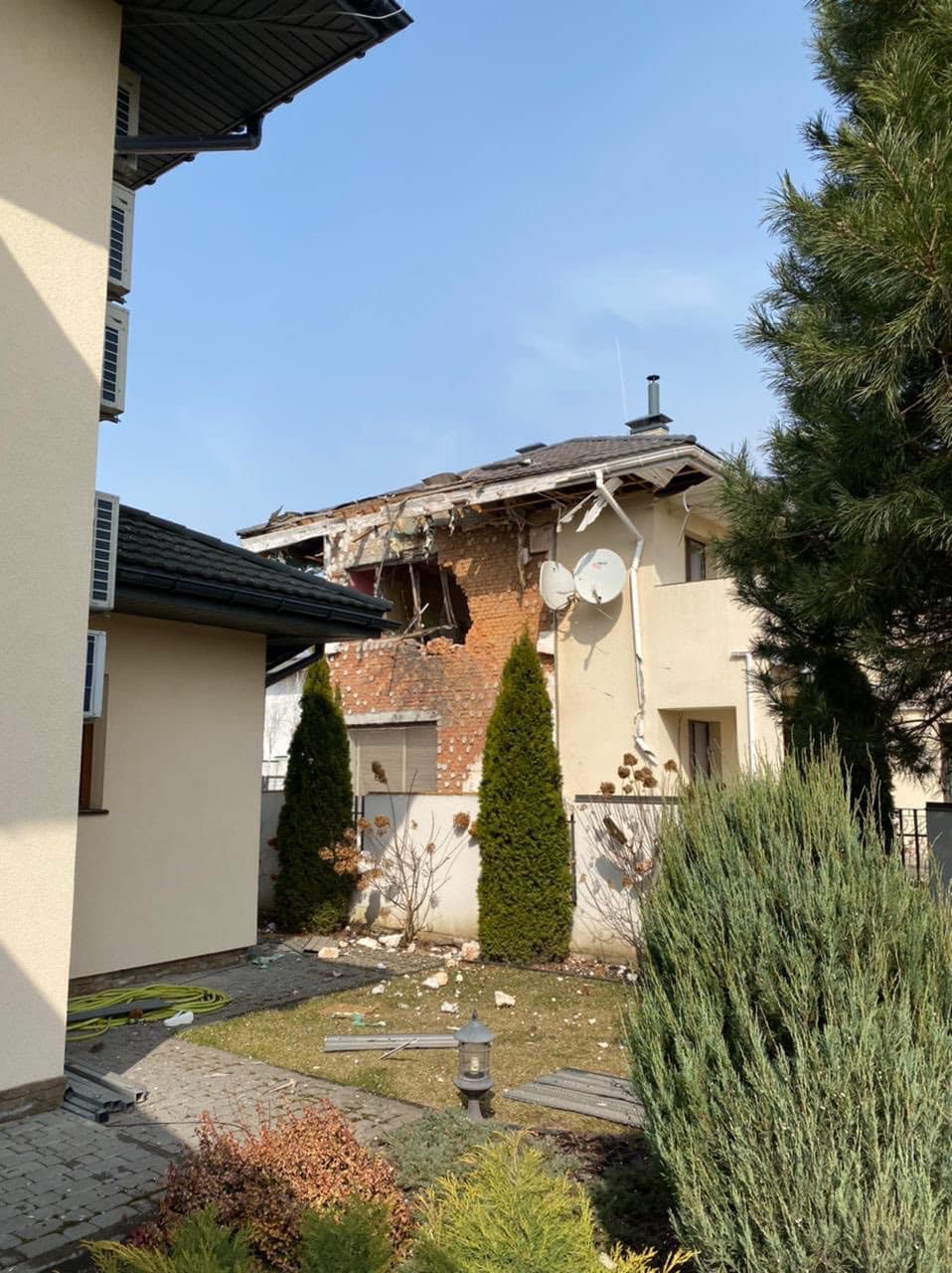 762497c4e8ee9a.jpg (156 KB)