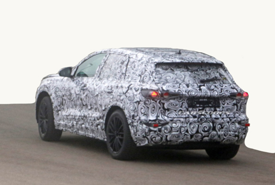 32023-Audi-Q6-E-Tron-17.jpg (111 KB)