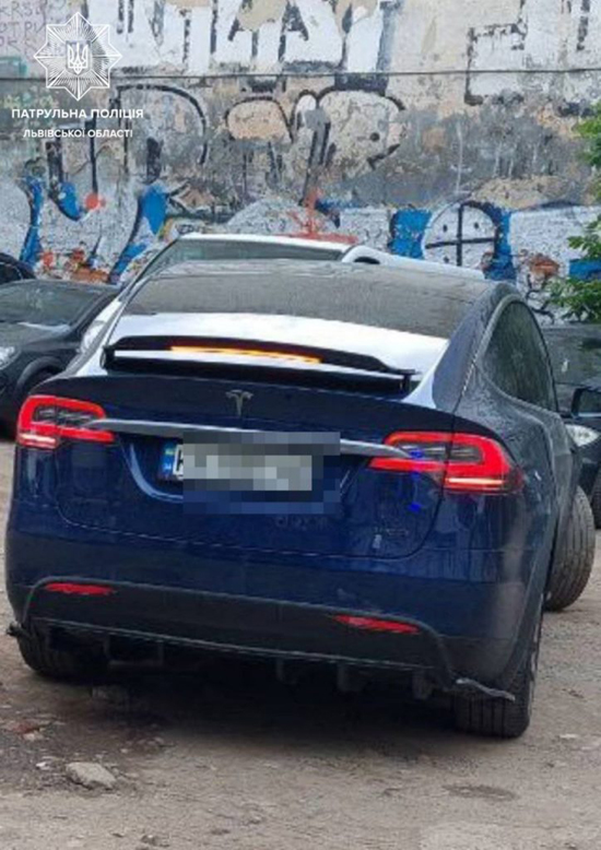 111lvivianka-na-tesla2.jpg (284 KB)