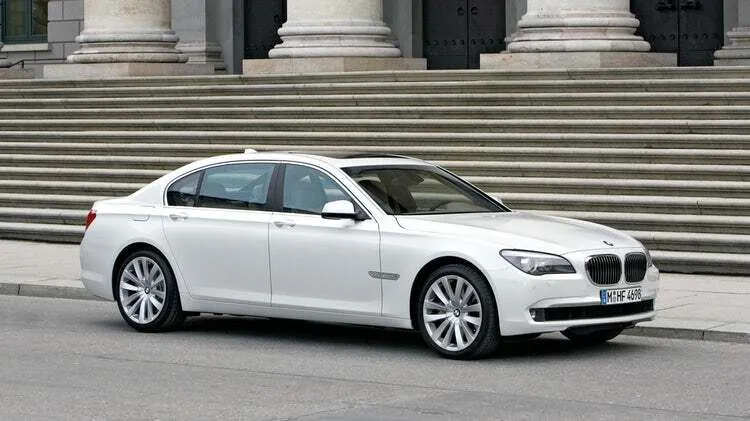 3-bernard-arnault-bmw-760li-1-scaled-e1619693666500.webp (43 KB)