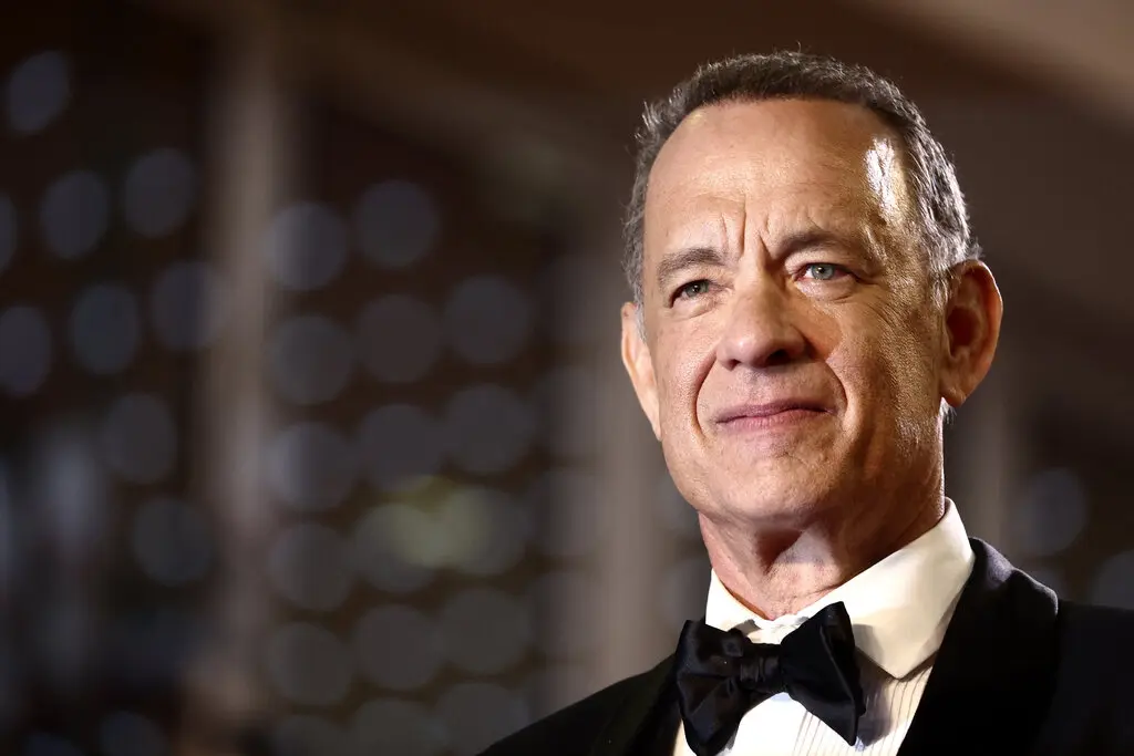 02xp-tomhanks1-gbth-jumbo.webp (30 KB)